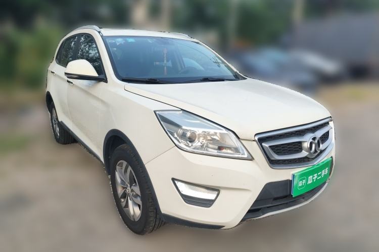 Used BAIC Senova X65 2015 2.0T Manual Luxury Edition Front Right 45 Deg
