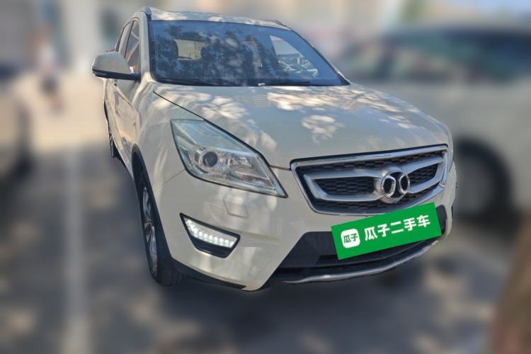 Used BAIC Senova X65 2015 2.0T Manual Luxury Edition Front Right 45 Deg
