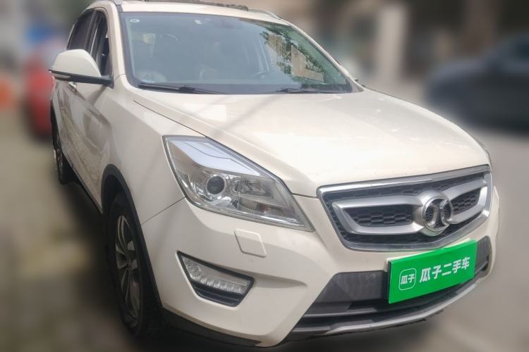 Used BAIC Senova X65 2015 2.0T automatic luxury version Front Right 45 Deg