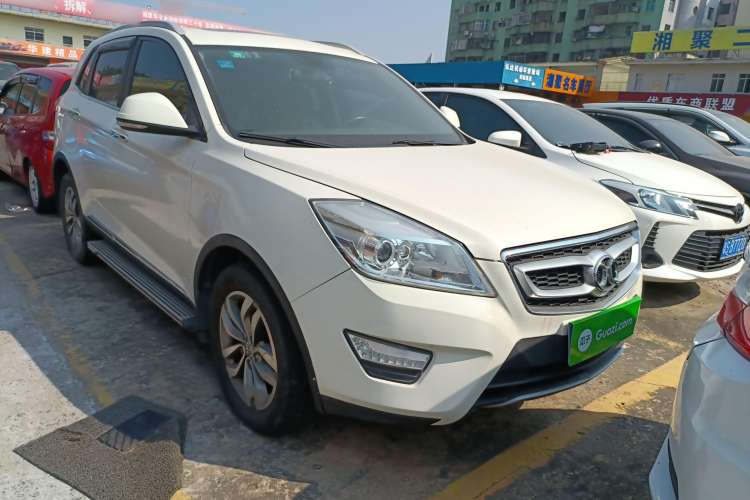 Used BAIC Senova X65 2015 2.0T Automatic Elite Model Front Right 45 Deg