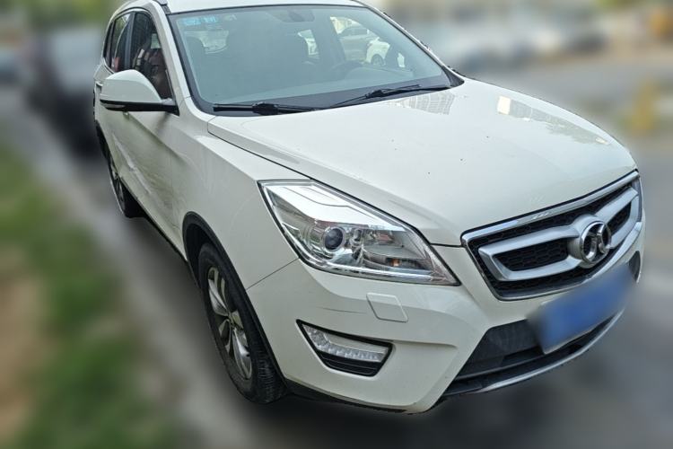 Used BAIC Senova X65 2015 2.0T automatic luxury version Front Right 45 Deg