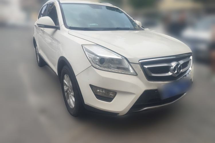 Used BAIC Senova X65 2015 2.0T manual Comfort trim level Front Right 45 Deg