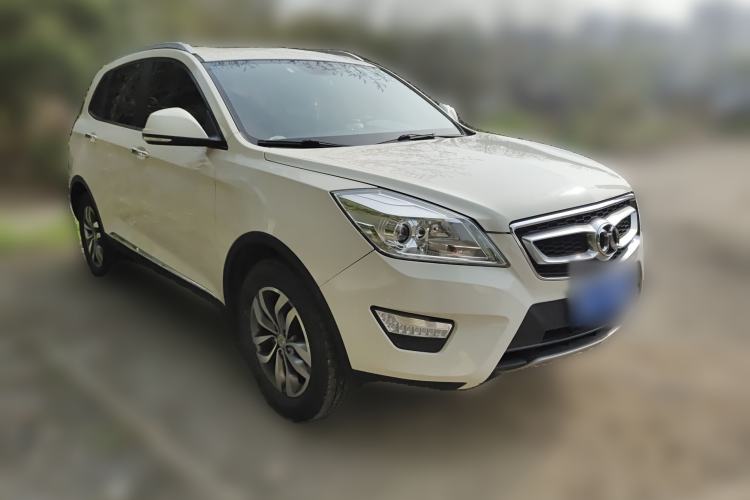 Used BAIC Senova X65 2015 2.0T Automatic Elite Model Front Right 45 Deg