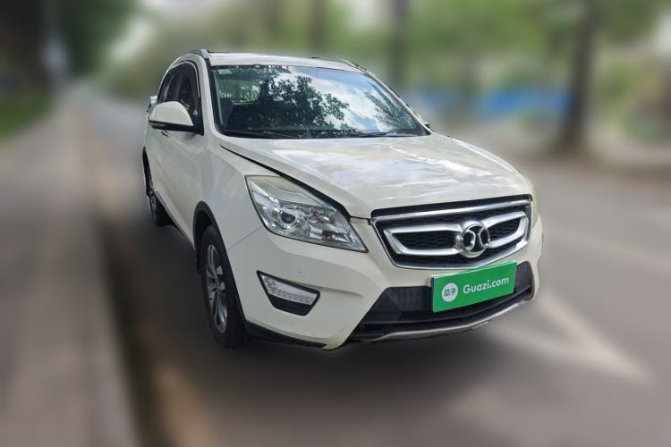 Used BAIC Senova X65 2015 2.0T Automatic Elite Model Front Right 45 Deg