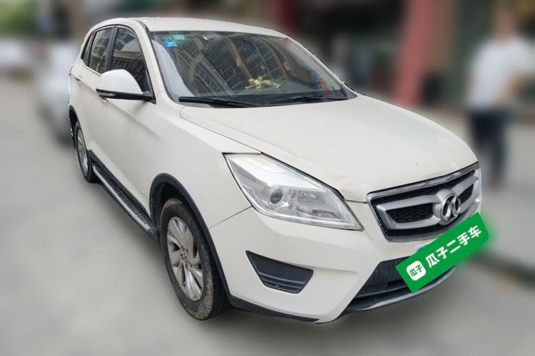 Used BAIC Senova X65 2015 2.0T manual Comfort trim level Front Right 45 Deg