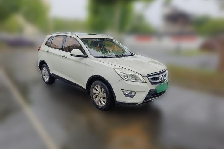 Used BAIC Senova X65 2015 2.0T automatic comfort version Front Right 45 Deg