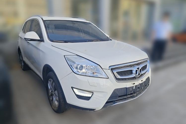 Used BAIC Senova X65 2015 2.0T Manual Luxury Edition Front Right 45 Deg