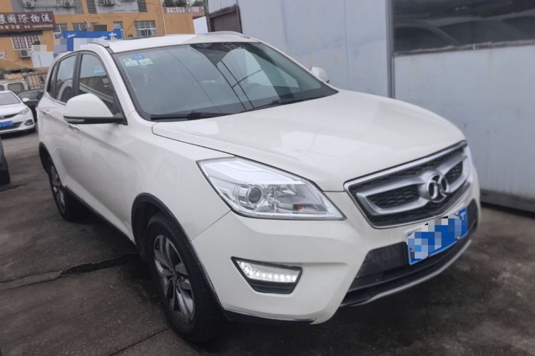 Used BAIC Senova X65 2015 2.0T Automatic Elite Model Front Right 45 Deg