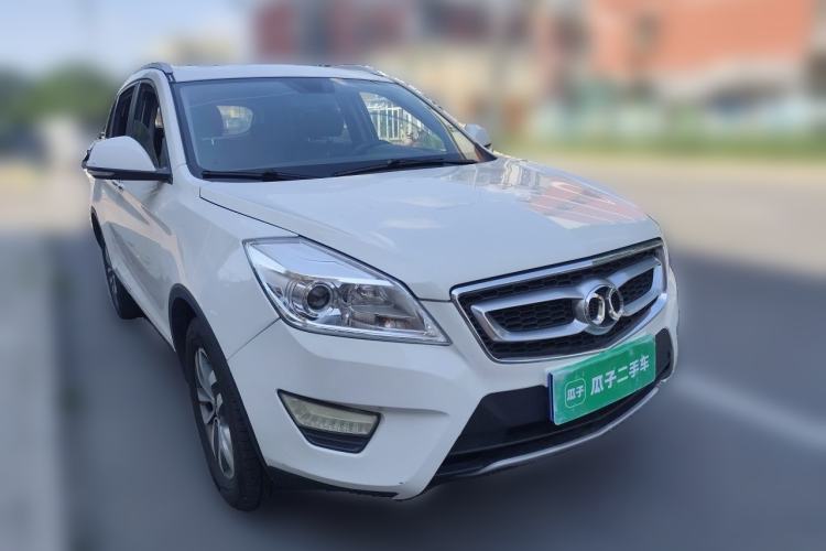 Used BAIC Senova X65 2015 2.0T Automatic Elite Model Front Right 45 Deg