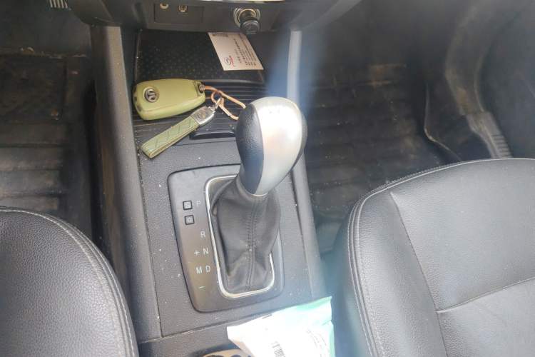 Used BAIC Senova X65 2015 2.0T Automatic Elite Model Gear Lever