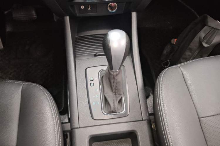 Used BAIC Senova X65 2015 2.0T automatic luxury version Gear Lever