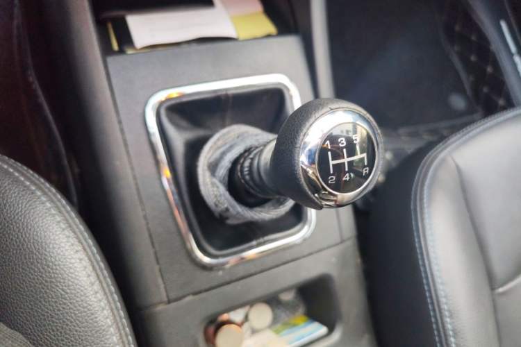 Used BAIC Senova X65 2015 2.0T Manual Luxury Edition Gear Lever