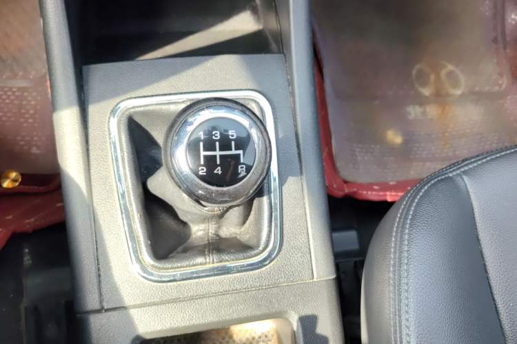 Used BAIC Senova X65 2015 2.0T Manual Elite Edition Gear Lever