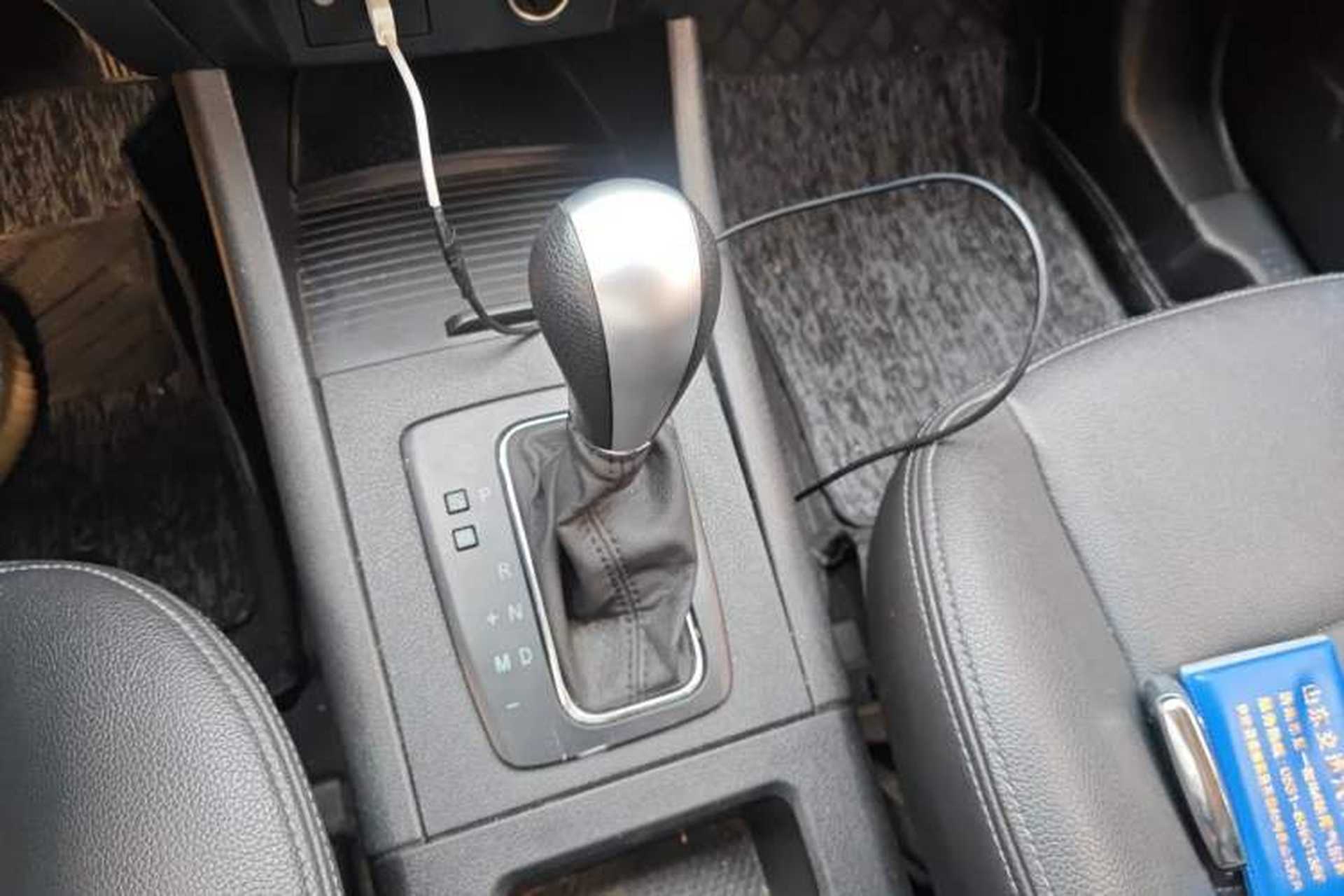 Used BAIC Senova X65 2015 2.0T Automatic Elite Model Gear Lever