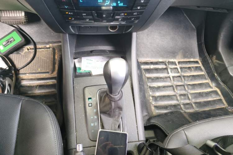 Used BAIC Senova X65 2015 2.0T Automatic Elite Model Gear Lever