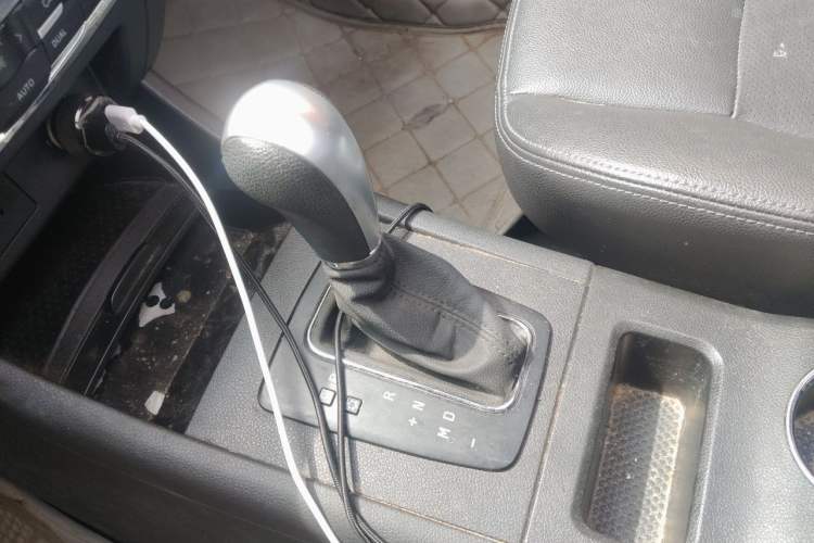 Used BAIC Senova X65 2015 2.0T automatic luxury version Gear Lever