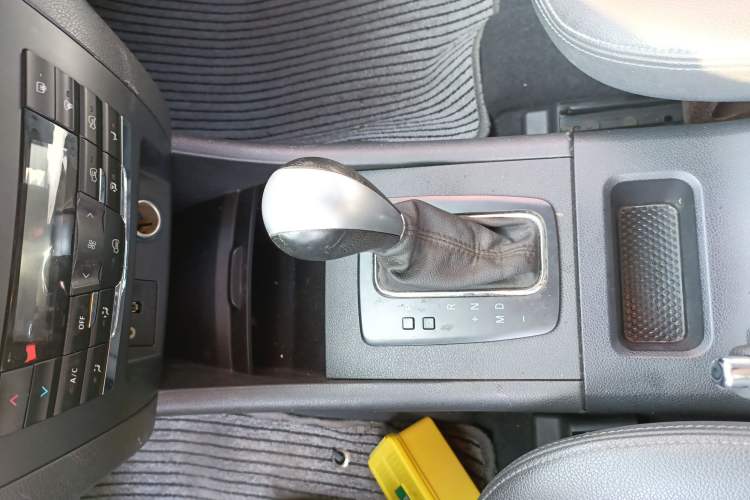 Used BAIC Senova X65 2015 2.0T Automatic Elite Model Gear Lever