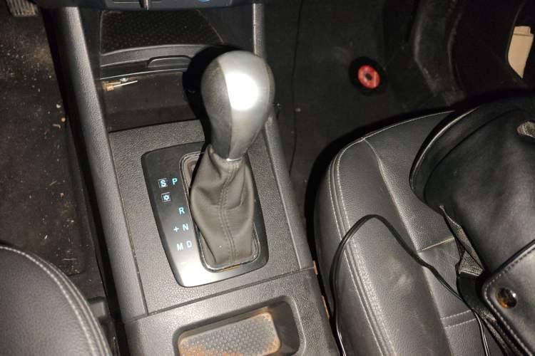 Used BAIC Senova X65 2015 2.0T Automatic Elite Model Gear Lever