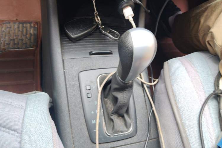 Used BAIC Senova X65 2015 2.0T Automatic Elite Model Gear Lever