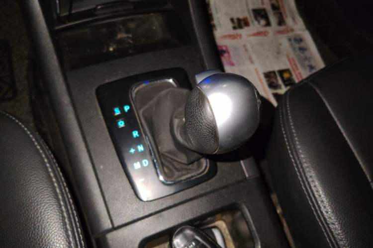 Used BAIC Senova X65 2015 2.0T Automatic Elite Model Gear Lever