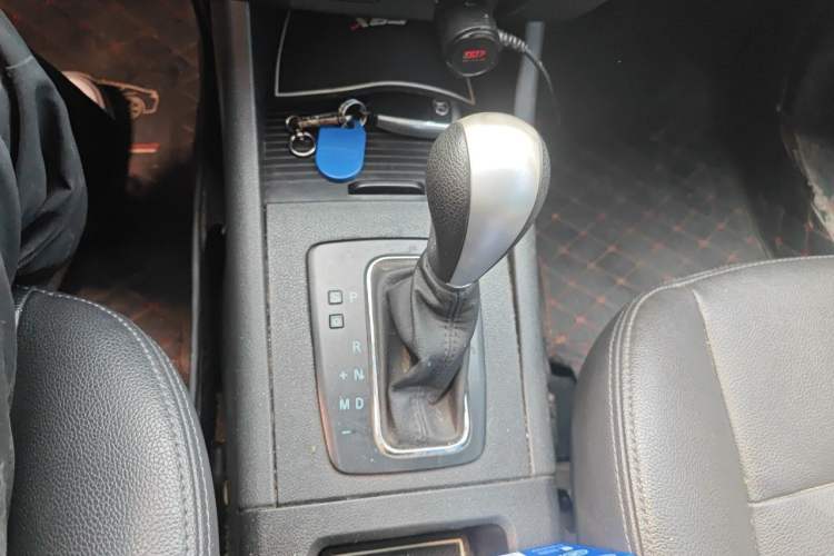 Used BAIC Senova X65 2015 2.0T Automatic Elite Model Gear Lever