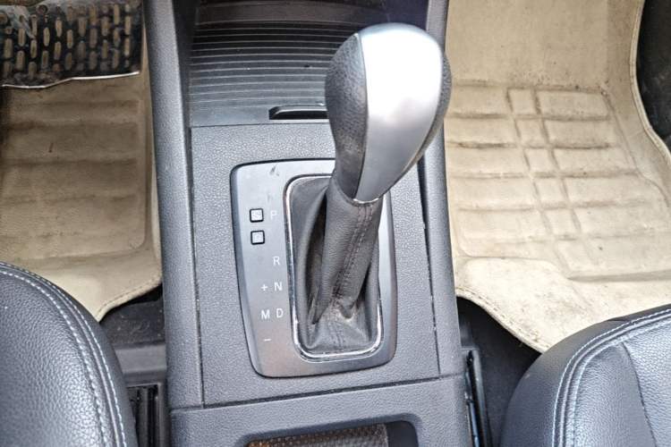 Used BAIC Senova X65 2015 2.0T automatic luxury version Gear Lever