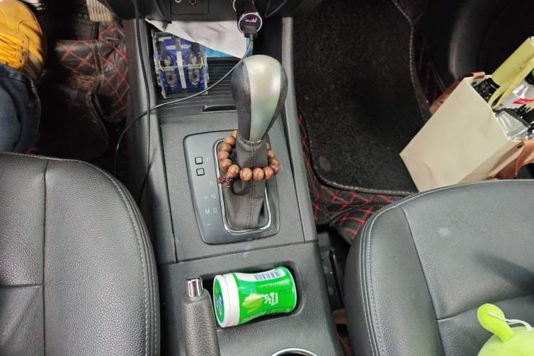 Used BAIC Senova X65 2015 2.0T Automatic Elite Model Gear Lever