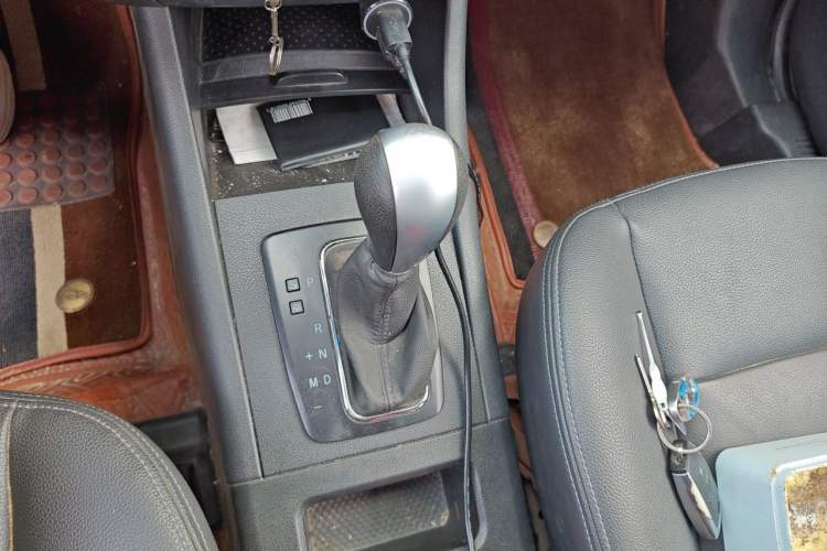 Used BAIC Senova X65 2015 2.0T Automatic Elite Model Gear Lever