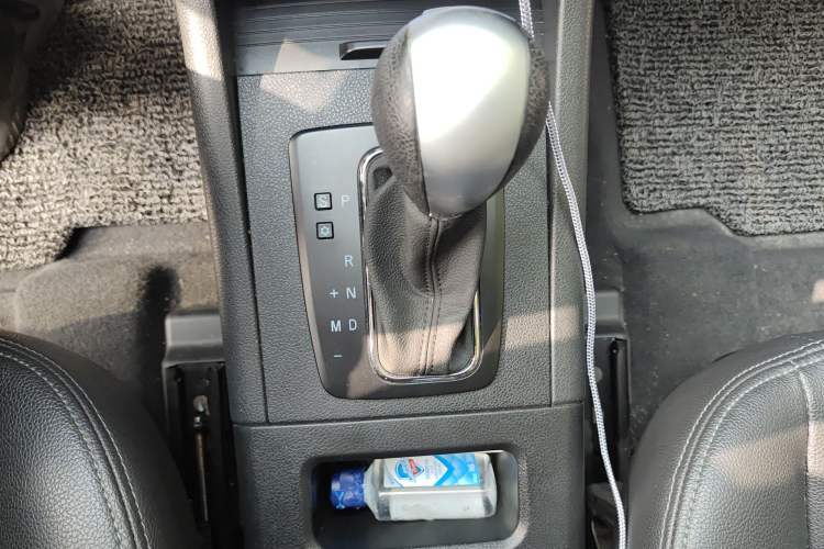 Used BAIC Senova X65 2015 2.0T Automatic Elite Model Gear Lever