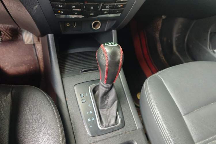 Used BAIC Senova X65 2015 2.0T Automatic Elite Model Gear Lever