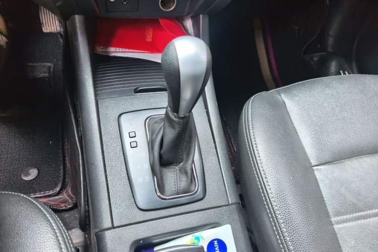 Used BAIC Senova X65 2015 2.0T Automatic Elite Model Gear Lever