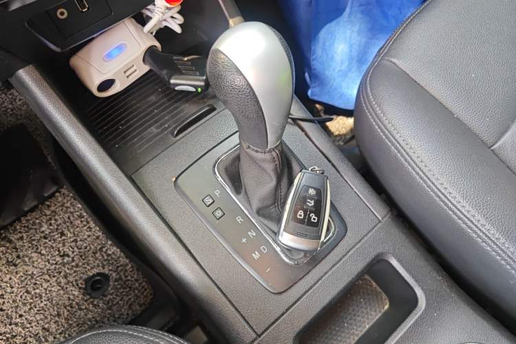Used BAIC Senova X65 2015 2.0T Automatic Elite Model Gear Lever