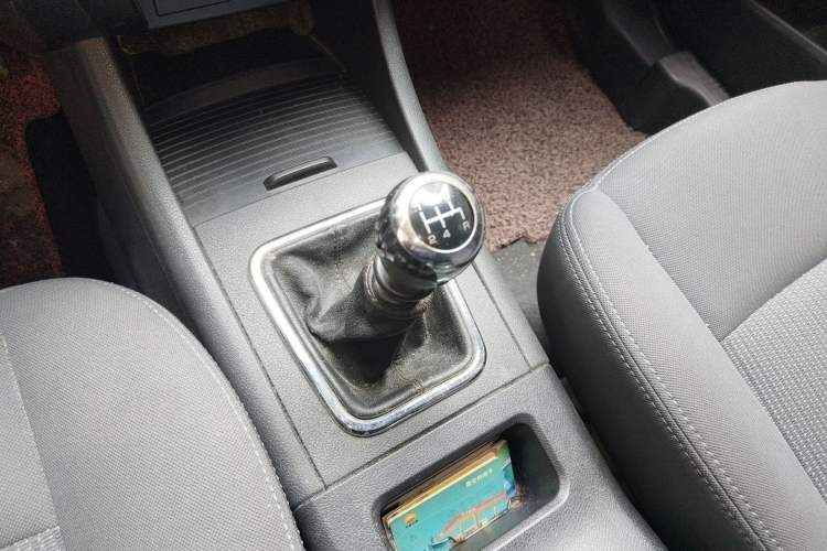 Used BAIC Senova X65 2015 2.0T manual Comfort trim level Gear Lever