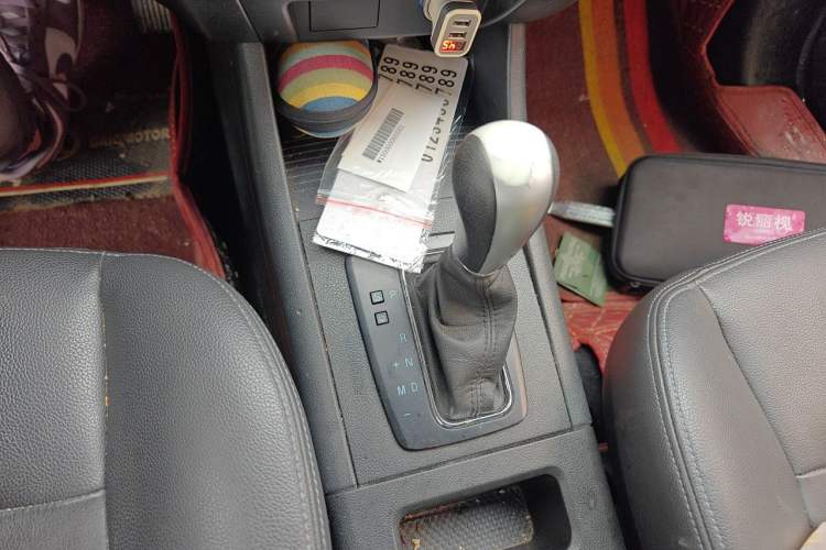 Used BAIC Senova X65 2015 2.0T automatic comfort version Gear Lever