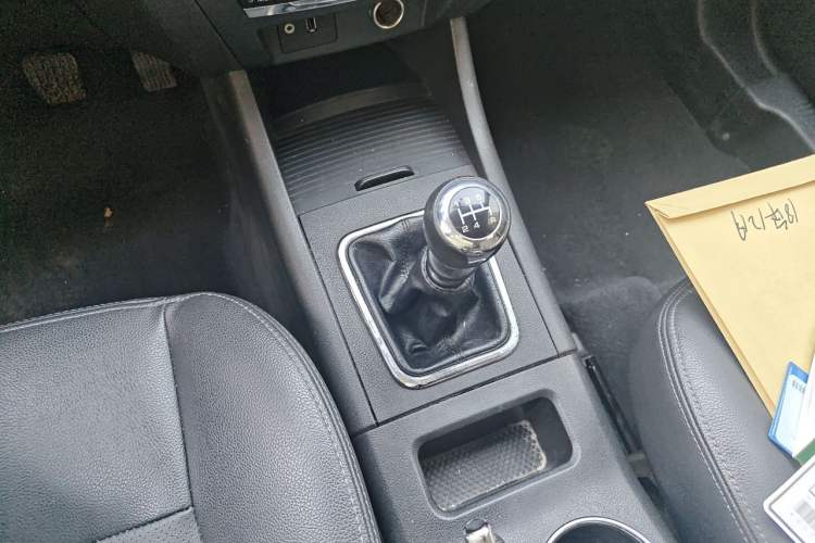 Used BAIC Senova X65 2015 2.0T Manual Luxury Edition Gear Lever