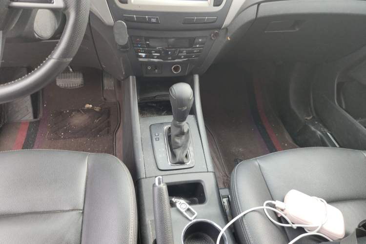 Used BAIC Senova X65 2015 2.0T Automatic Elite Model Gear Lever