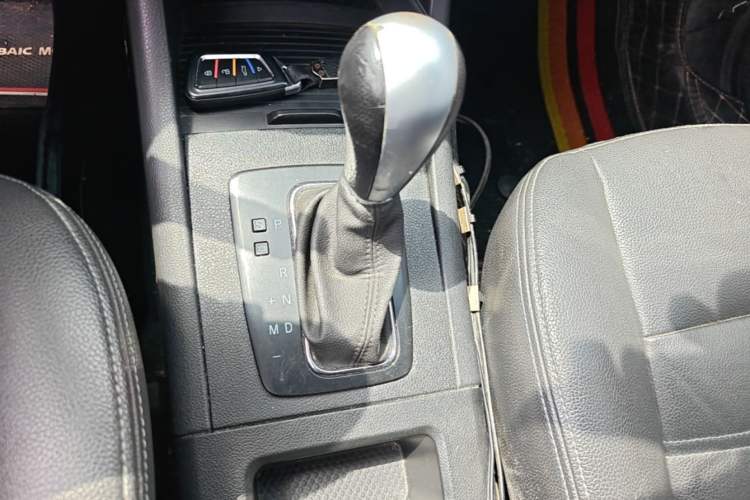 Used BAIC Senova X65 2015 2.0T Automatic Elite Model Gear Lever
