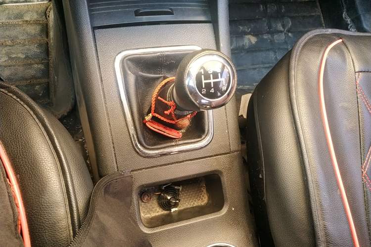 Used BAIC Senova X65 2015 2.0T manual Comfort trim level Gear Lever