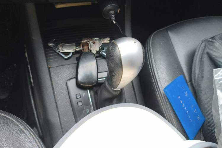 Used BAIC Senova X65 2015 2.0T Automatic Elite Model Gear Lever