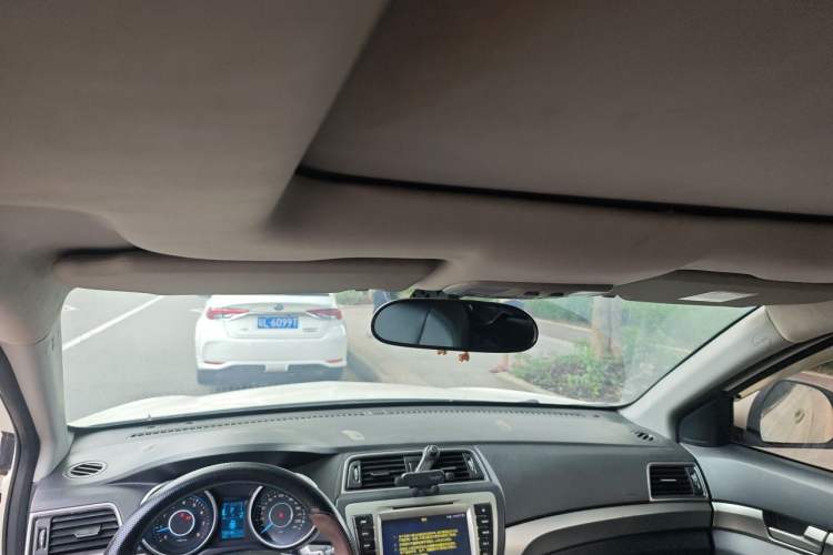 Used BAIC Senova X65 2015 2.0T Automatic Elite Model Headliner