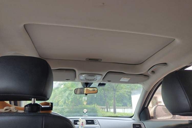 Used BAIC Senova X65 2015 2.0T automatic comfort version Headliner