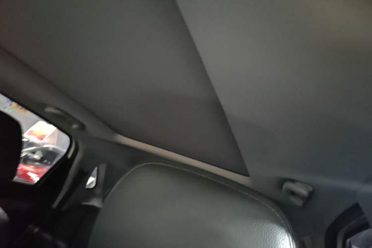 Used BAIC Senova X65 2015 2.0T Automatic Elite Model Headliner