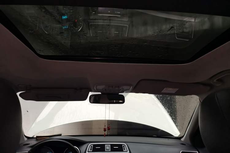 Used BAIC Senova X65 2015 2.0T Automatic Elite Model Headliner
