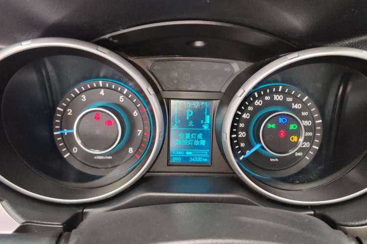 Used BAIC Senova X65 2015 2.0T automatic luxury version Instrument Cluster