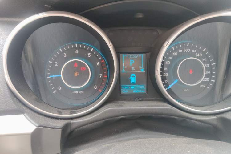 Used BAIC Senova X65 2015 2.0T automatic luxury version Instrument Cluster