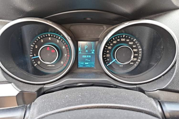 Used BAIC Senova X65 2015 2.0T automatic luxury version Instrument Cluster