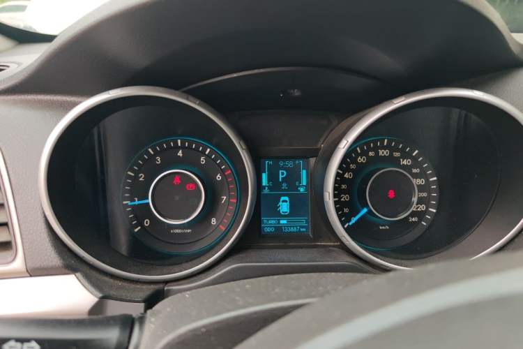 Used BAIC Senova X65 2015 2.0T automatic luxury version Instrument Cluster