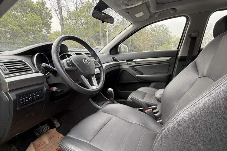 Used BAIC Senova X65 2015 2.0T automatic comfort version Interior 1