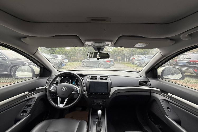 Used BAIC Senova X65 2015 2.0T automatic comfort version Interior 2