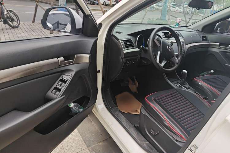 Used BAIC Senova X65 2015 2.0T Automatic Elite Model Interior 2